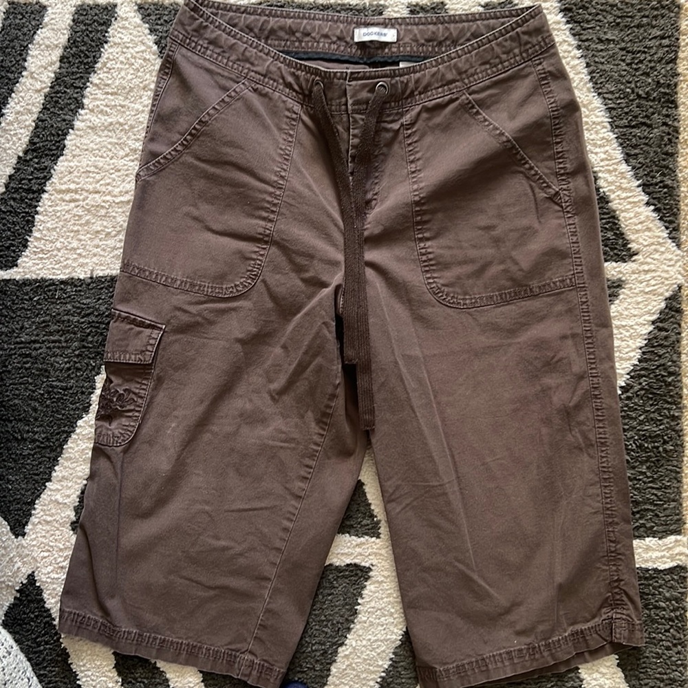 Dockers brown cargo capri pants